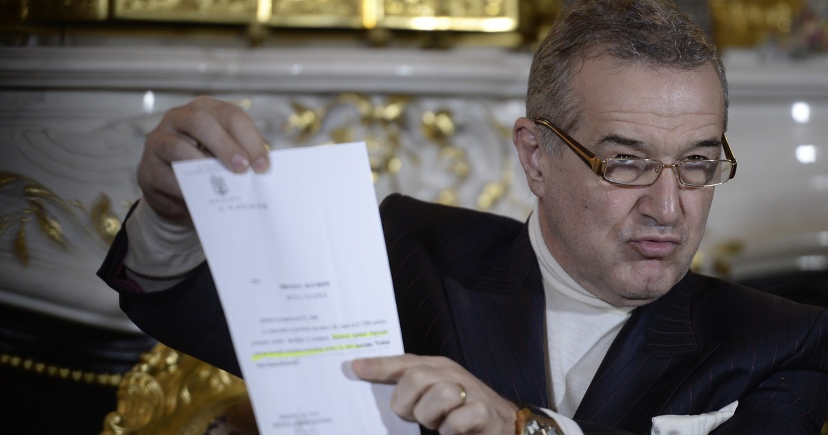 Gigi Becali se umflă-n pene
