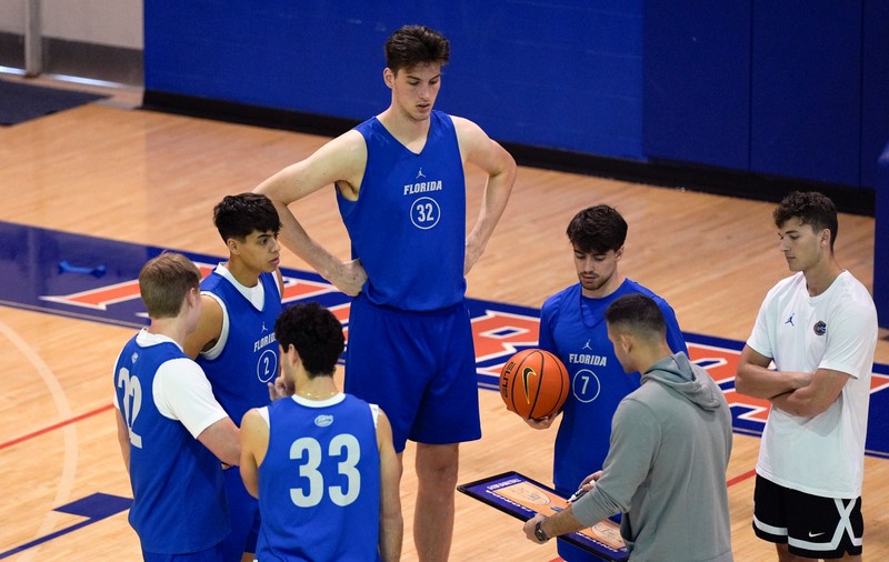 Cel mai înalt tânăr din lume va debuta la Florida Gators, în NCAA. La 18 ani, baschetbalistul canadian Olivier Rioux l-a depășit deja pe Ghiță Mureșan