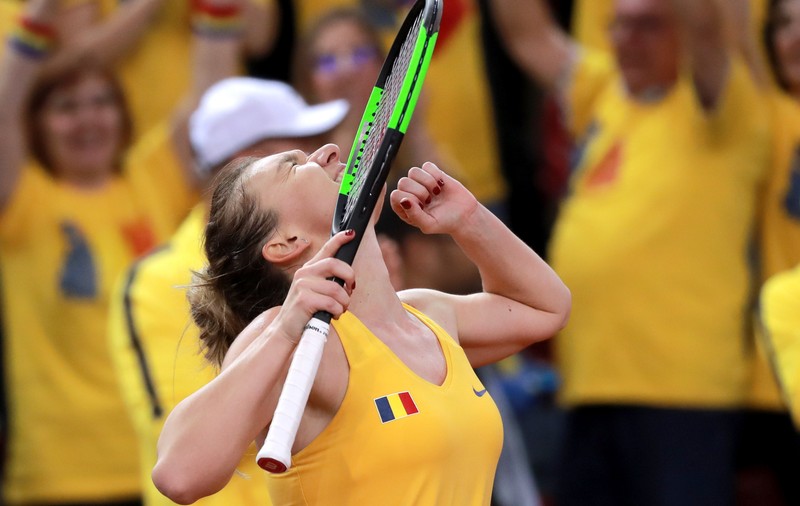 Simona Halep a bătut-o zdravăn pe Kristina Mladenovic. România conduce cu 1-0 Franța, în semifinalele Fed Cup