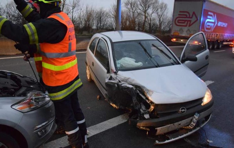 Un șofer român de tir a fost implicat într-un accident cu patru mașini în Franţa