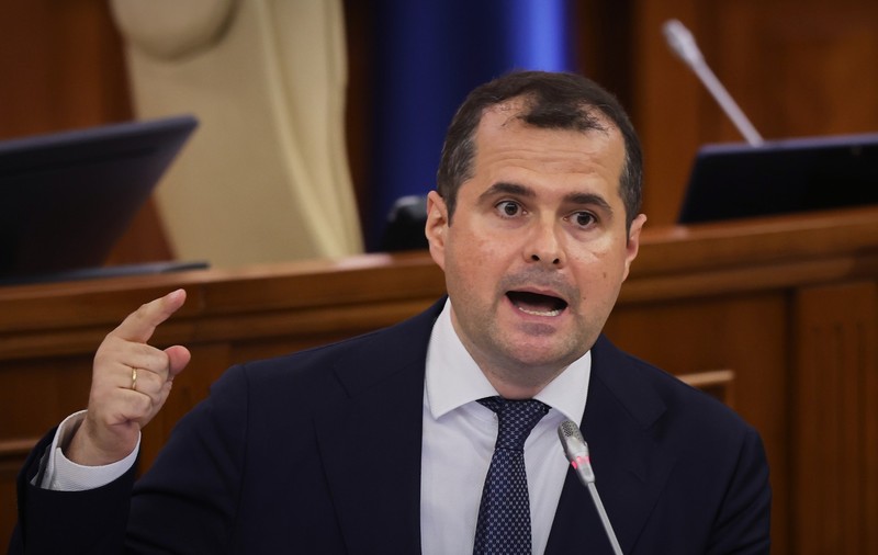 Vasile Tofan a primit votul de încredere după o ședință de peste nouă ore și va fi noul prim-ministru al Republicii Moldova. Cele cinci priorități anunțate în fața deputaților