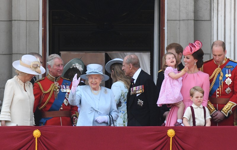 VIDEO & FOTO | George și Charlotte au apărut la balconul Palatului Buckingham. Cei doi au fost vedetele paradei de la Londra