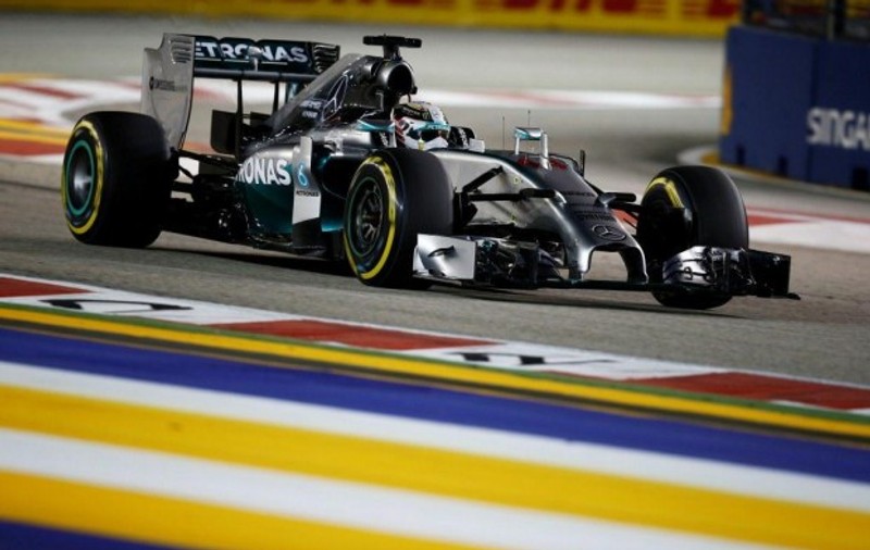 Lewis Hamilton s-a impus în Marele Premiu al statului Singapore! 