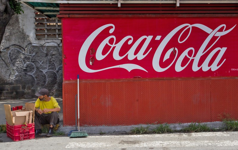 Criză de dioxid de carbon în Marea Britanie. Coca-Cola a oprit temporar producția