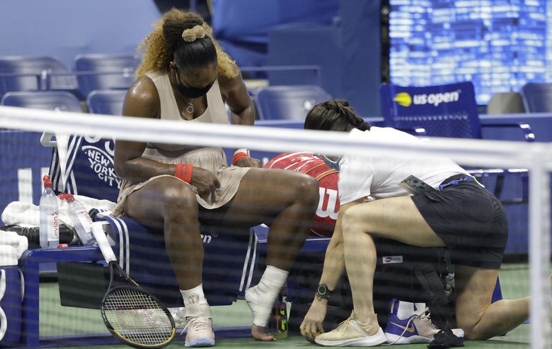 Serena Williams a fost eliminată în semifinalele US Open. Finala se joacă între Viktoria Azarenka și Naomi Osaka