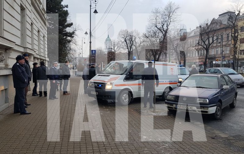 S-au mișcat ca ochii mortului! Trupul unui american decedat a fost ”uitat” în buricul Aradului de cei de la Medicină Legală / FOTO și VIDEO