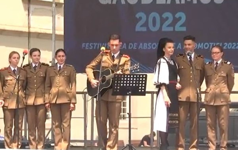 G4 Media: Festivitate a studenților militari, cu muzică pe versurile poetului legionar Radu Gyr. MApN a pus filmarea pe contul oficial