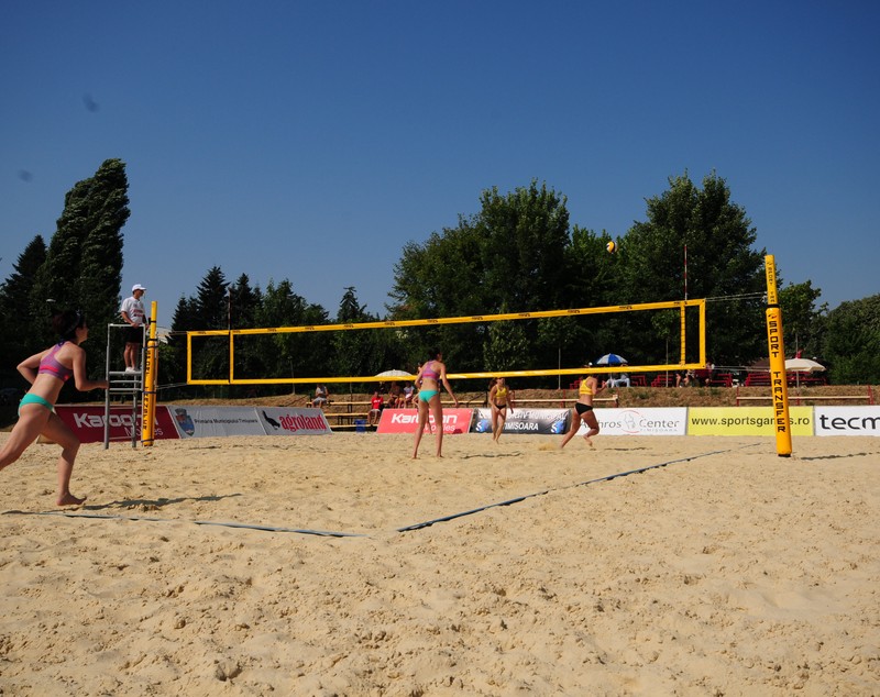 Nisipul de la Timișoara s-a încins la volei / GALERIE FOTO