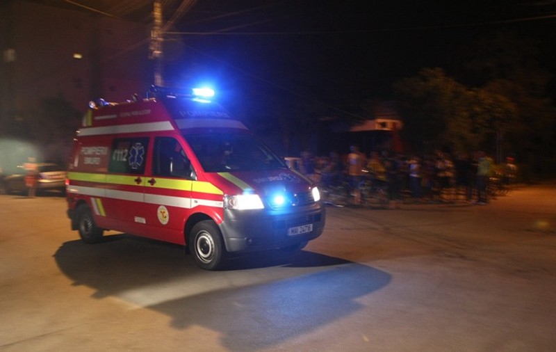 Tragedie într-un complex comercial din Piteşti: O vânzătoare a murit tăiată de o vitrină 