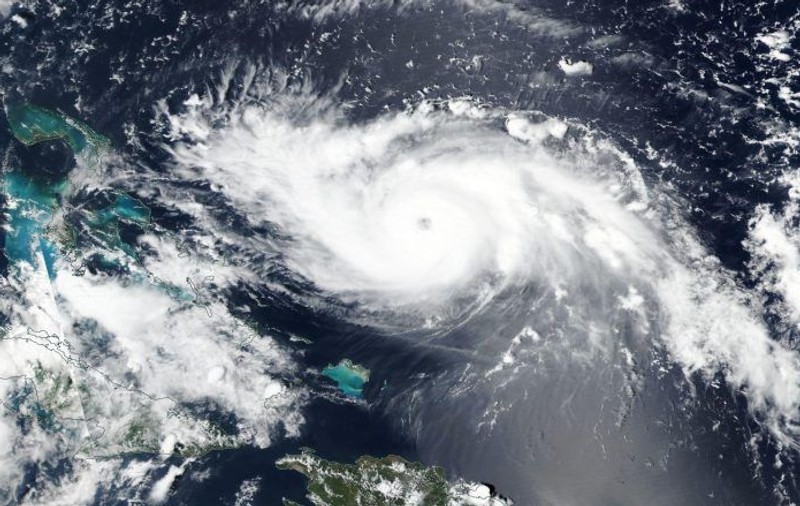 Uraganul Dorian, de categoria 5, a ajuns în Bahamas. Imagini cu primele pagube făcute de furtuna care lovește cu aproape 300 km/h