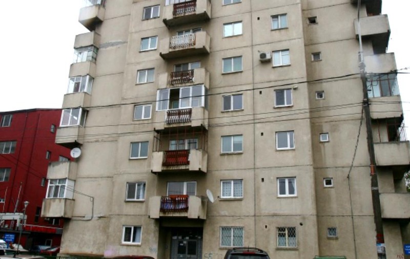 România, pe primul loc în UE la numărul de tineri care locuiesc în case supraaglomerate