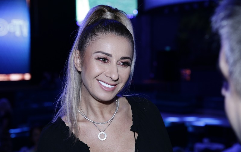 «Dacă ne place ceva, luăm trei exemplare». Anamaria Prodan împarte hainele cu fiicele sale, dar spune stop la genți și la pantofi