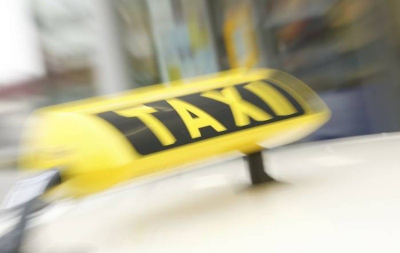Taximetristul nemulţumit a fugit cu bagajele clientului