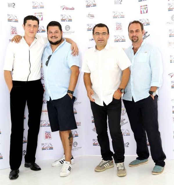 Costi Diță, Mihai Bobonete, Mihai Mărgineanu și Adrian Văncică sunt colegi în ”Las Fierbinți” și în trupa de stand-up comedy