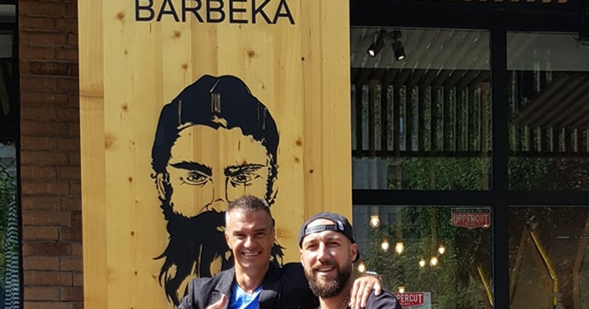 Clienți de lux la barbershopul fostului baschetbalist Cătălin Burlacu: Mutu, Pancu, Budescu, Doroftei! Stabilit în Ploiești, Burlacu (41 de ani) și-a deschis o afacere inedită.