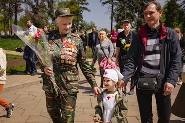 Ana vorbește acasă ucraineană, dar spune că mulți dintre refugiații primiți de Moldova îl resping pe Zelenski, precum ea. „Clovnul”, spune femeia încurcându-se în cuvântul românesc