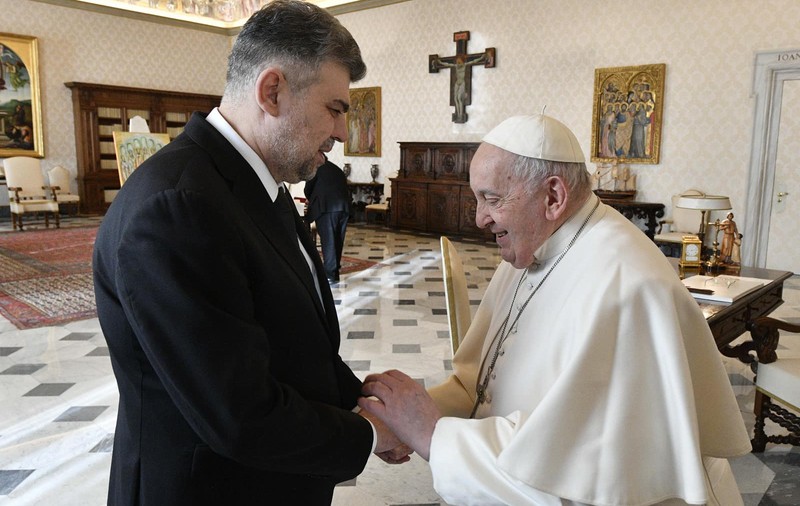 Cele două lucruri pe care Papa Francisc i le-a cerut lui Marcel Ciolacu în singura discuție privată de la Vatican. Dezvăluirile premierului