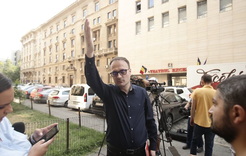 Primul vierme ieșit din cadavrul Alexandrei