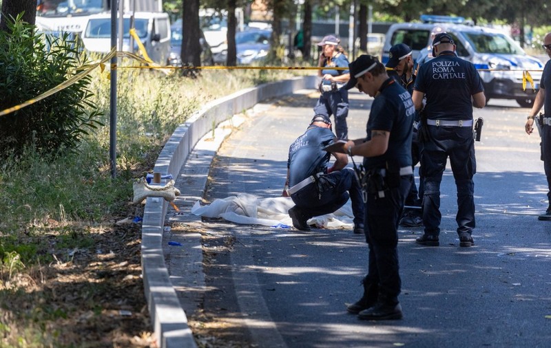 O șoferiță care l-a călcat cu mașina de mai multe ori și l-a ucis pe hoțul care i-a furat poșeta a primit 18 ani de închisoare