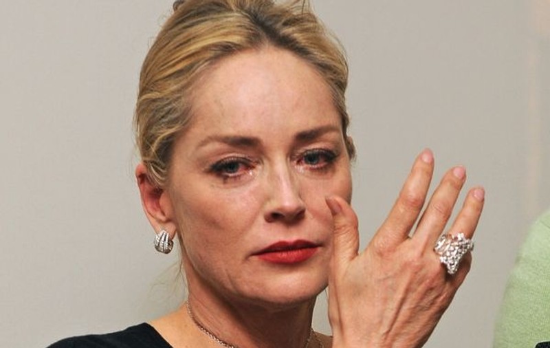 Sharon Stone plânge în hohote. Vezi de ce!