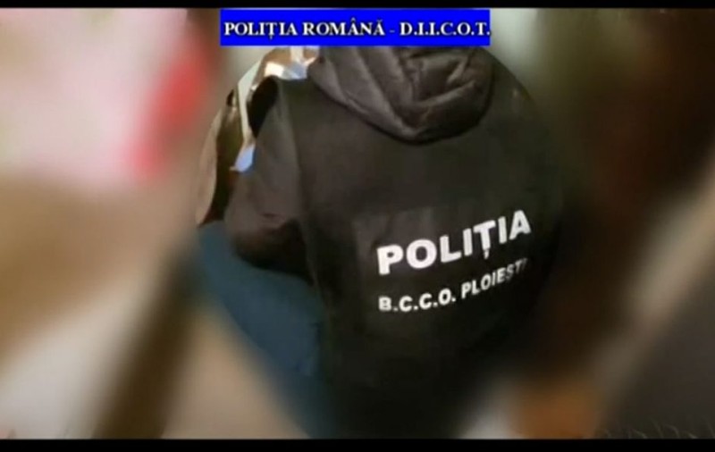 VIDEO| Traficant de persoane din Prahova, ridicat de mascați. Individul a racolat mai multe tinere și le-a exploatat sexual
