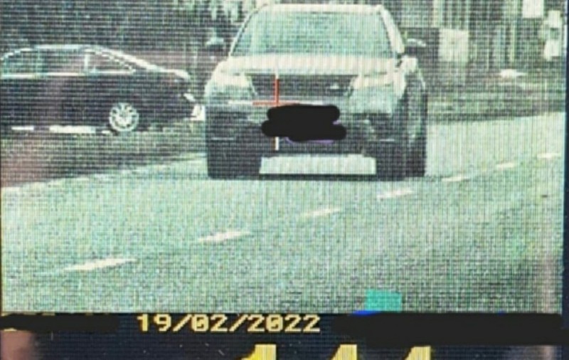Șofer din Mureș, surprins de radar în timp ce gonea în localitate cu 144 km/h. Bărbatul a rămas fără permis