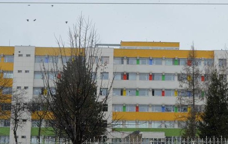 Doctor din Vaslui acuzat de părinții unui copil că i-a dat sirop de tuse micuțului, deși el avea pneumonie