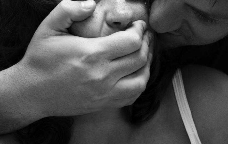 Un român a fost condamnat la șapte ani de închisoare în Italia fiindcă a obligat o mamă și pe fiica acesteia să se prostitueze într-un spital!