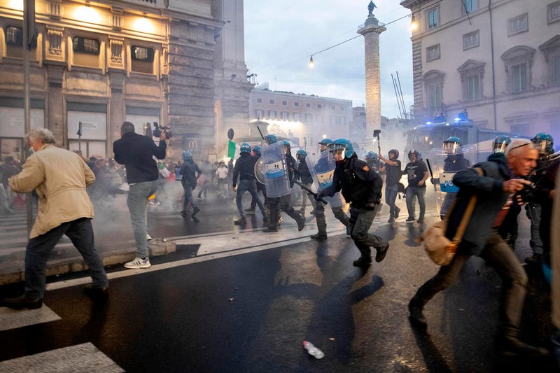 Manifestații violente împotriva măsurii au avut loc, săptămâna trecută, iar autoritățile se așteaptă să aibă loc și alte proteste similare