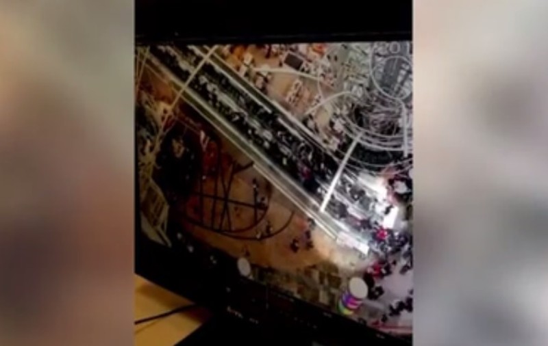 Incident grav într-un centru comercial. 17 oameni au fost răniți după ce scările rulante și-au schimbat sensul de mers | VIDEO