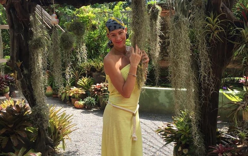 Roxana Ciuhulescu, în costum de baie la o lună după ce a născut