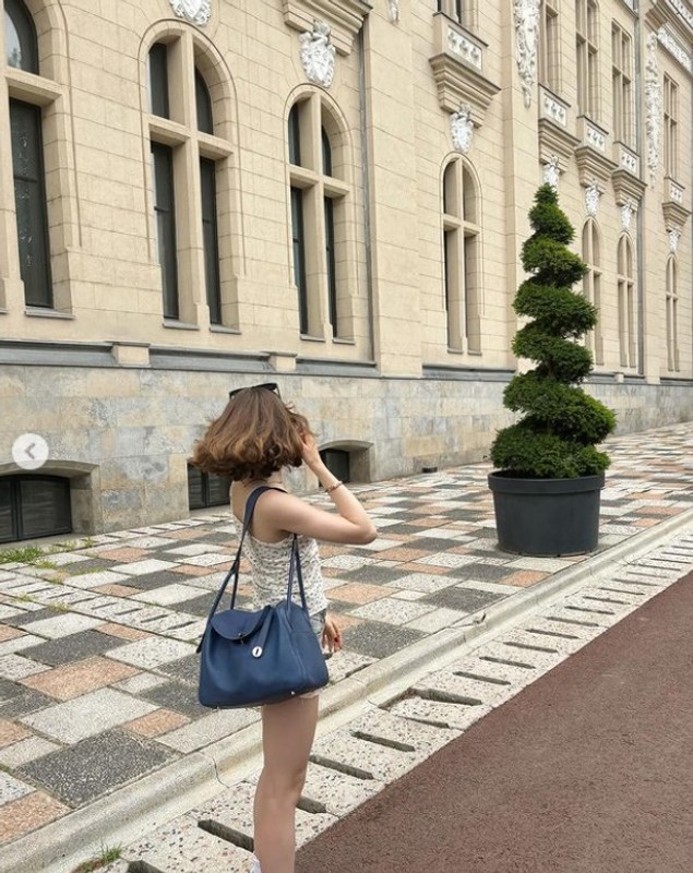 Irina Columbeanu, parada genților de lux în România. După apariția cu poșeta Chanel de 10.000 de euro, surprinde cu un alt accesoriu