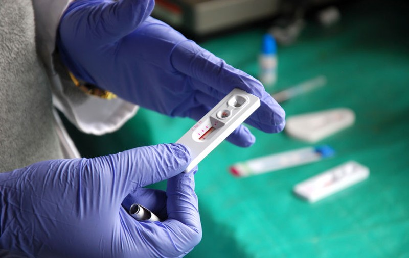 Un tânăr din Botoşani diagnosticat cu HIV, trimis în judecată pentru sex neprotejat