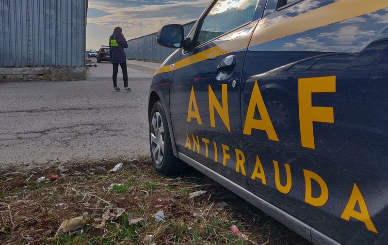 „Șpaga de supraviețuire” cerută unui tânăr cu handicap. Inspectorii ANAF au descoperit că a vândut produse importate din China fără să achite taxe
