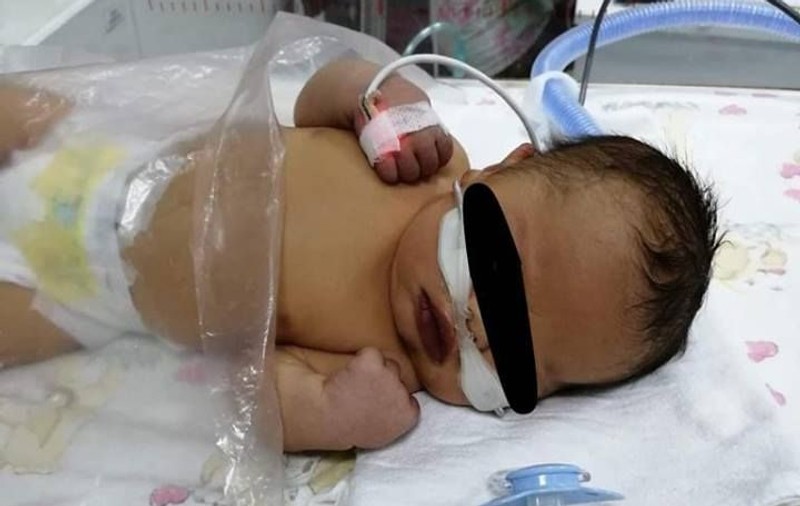 Bebeluș din Cluj cu malformație gravă la inimă, salvat de medicii britanici. Singurii specialiști din România care-l puteau opera sunt în concediu