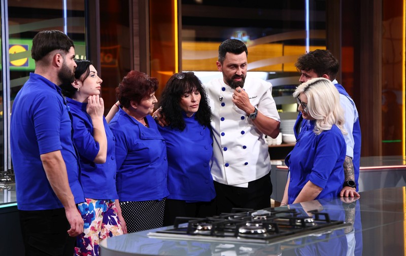 Mirela Chirulescu a fost eliminată de la „Chefi la cuțite” 2025. Schimbări în trei echipe, după duelul amuletelor dintre chef Richard și chef Orlando