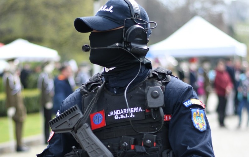 Mărturia emoționantă a unui jandarm care a salvat o tânără care se spânzurase: „Am simțit mult timp mirosul de pudră de pe fața fetei”