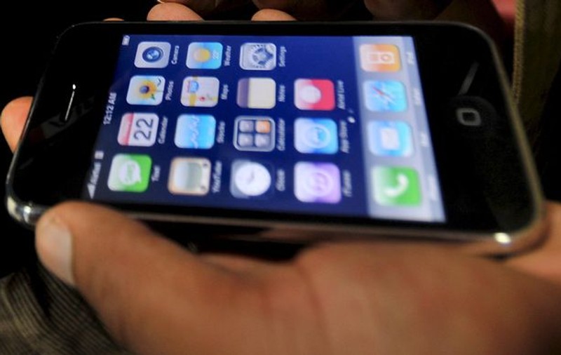 S-a sinucis pentru că a pierdut un telefon al firmei la care lucra