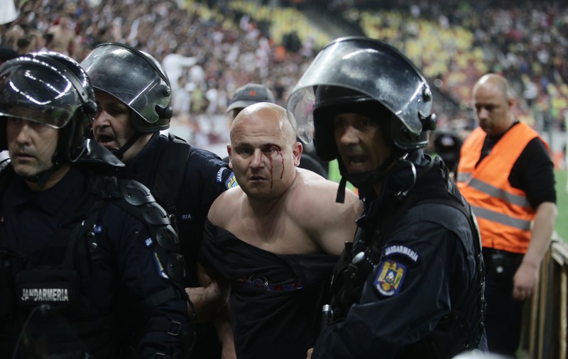 Totul despre incidentele de la Steaua - Rapid. Zeci de răniți după bătăile de pe Arena Națională, reținuți, evacuați / GALERIE FOTO