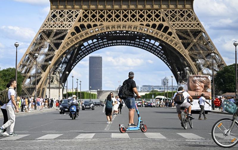 Paris devine prima capitală europeană care interzice trotinetele electrice