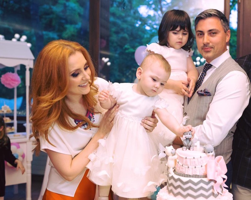 Alina Sorescu i-a rupt turta fetiței sale. Ce a ales Raisa de pe tăviță | FOTO