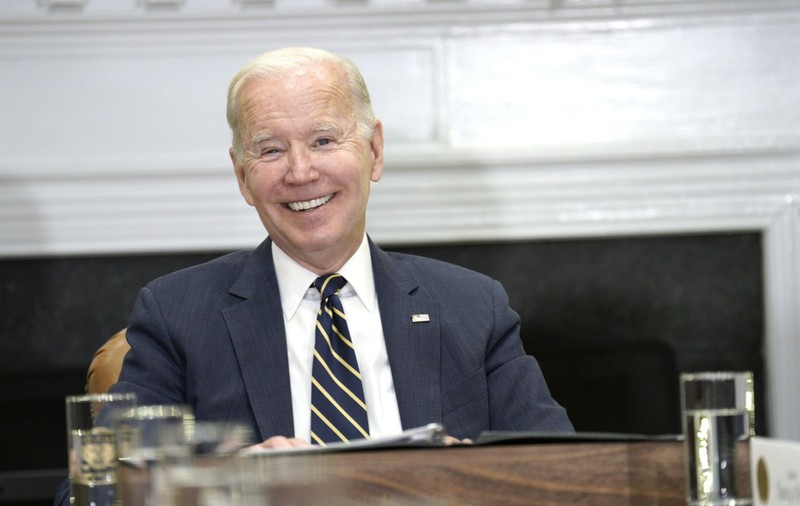 Joe Biden, atac la Donald Trump cu glume despre sănătatea mintală: „Unul este prea bătrân și incapabil mintal. Celălalt sunt eu”