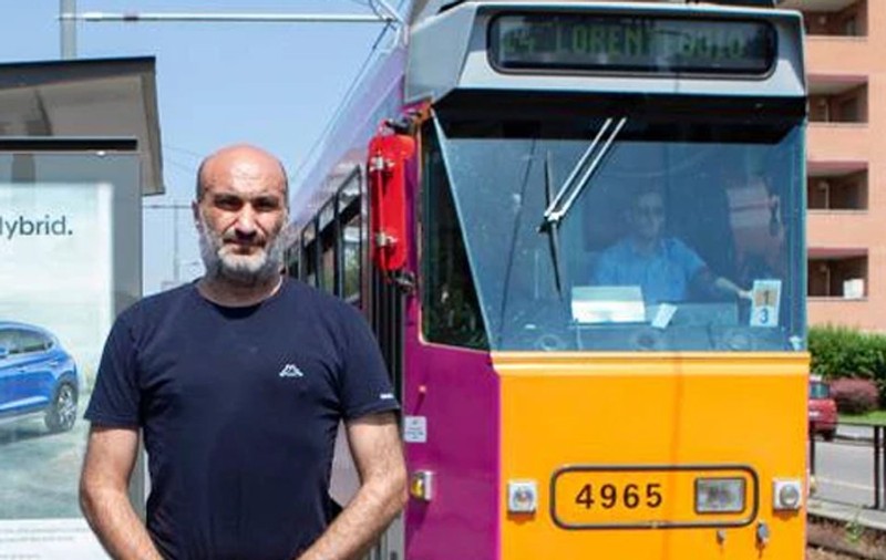 O româncă a fost victima unui jaf într-un tramvai din Milano. Dar hoțul a fost imobilizat de un bărbat cu centura neagră la judo!