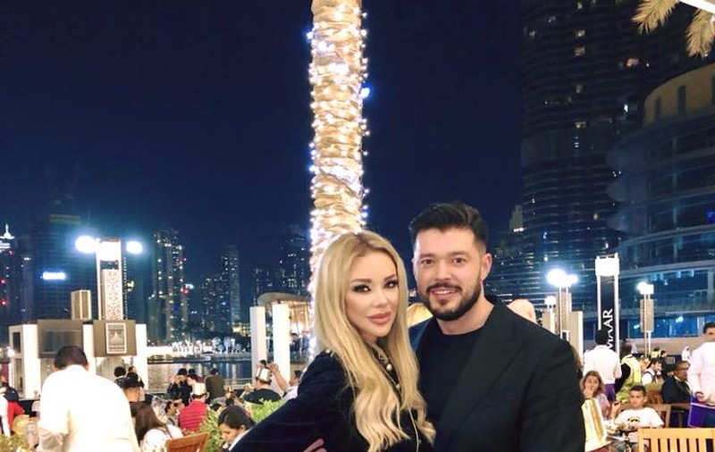 VIDEO/Bianca și Victor Slav au făcut Revelionul la un mall din Dubai. Ea s-a încâlțat în teneși!