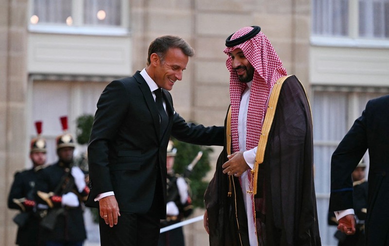 Pasionați de universul manga, Emmanuel Macron și prințul Mohammed bin Salman s-au înțeles să construiască trei parcuri tematice lângă Paris: „O nouă destinație turistică mondială”