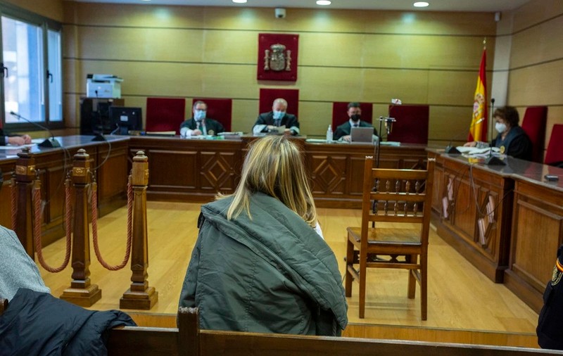 O româncă a fost condamnată la 19 ani de închisoare în Spania. A dat foc casei în care dormeau fetele ei și tatăl acestora