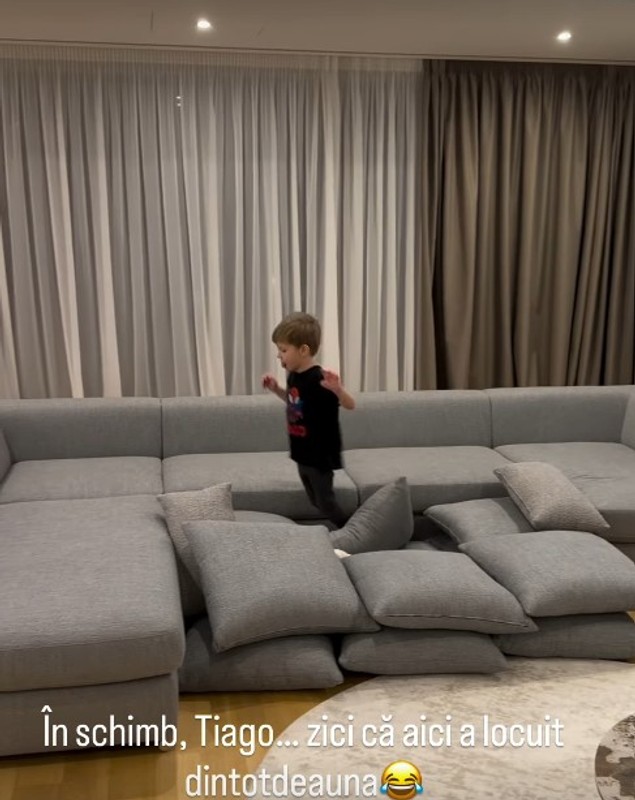 Imagini din noua locuință a lui Dani Oțil și a Gabrielei Prisăcariu. Au renunțat la vila din Corbeanca și s-au mutat cu chirie în București