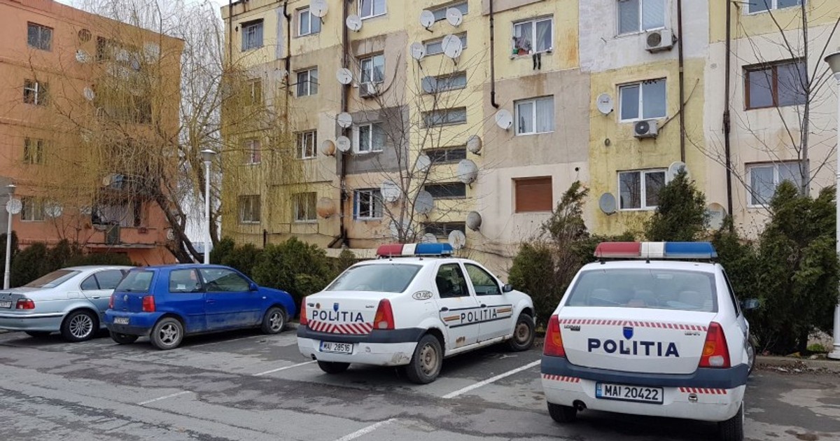 Două persoane au făst găsite moarte într-un bloc din Agigea