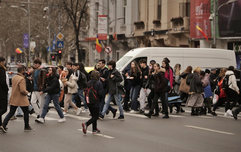 Lumea și noi. Ce e dincolo de mahala?
