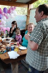 Victor și Natalia Mazoha din Bucha, alături de nepoți